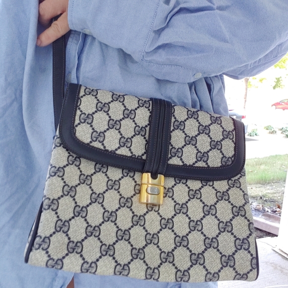 Authentic Vintage Gucci GG Monogram Supreme Crossbody Bag - Picture 1 of 10